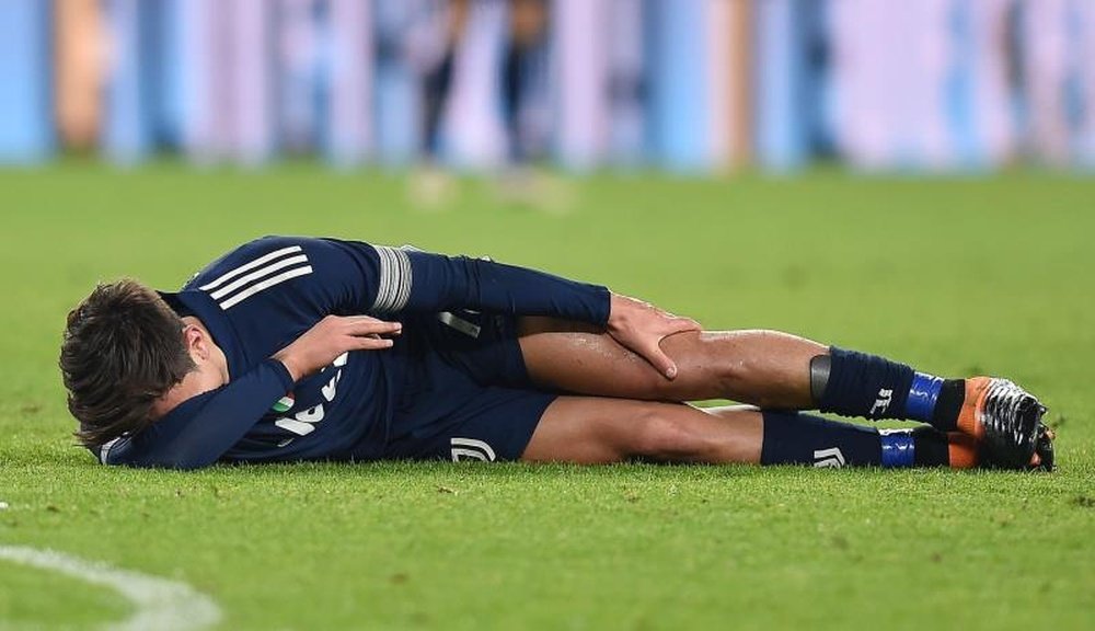 Pirlo, preocupado por la lesión de Dybala. AFP