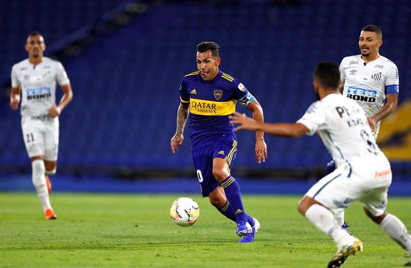 Carlos Tevez thinks Real should be worried. EFE/Agustín Marcarian