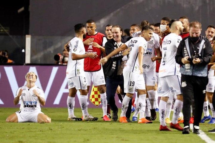 Santos despacha a Boca y firma la final brasileña