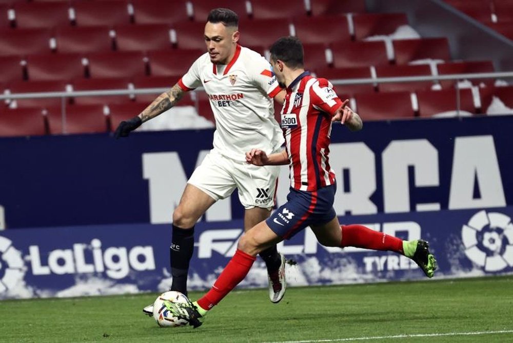 Os Wolves ameaçam com a contratação de Ocampos. AFP