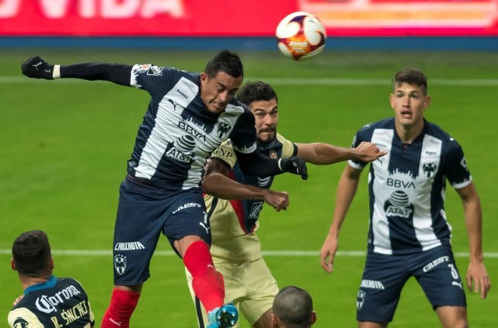 Ochoa y otros cinco positivos en el América tras jugar contra Monterrey. EFE/Miguel Sierra