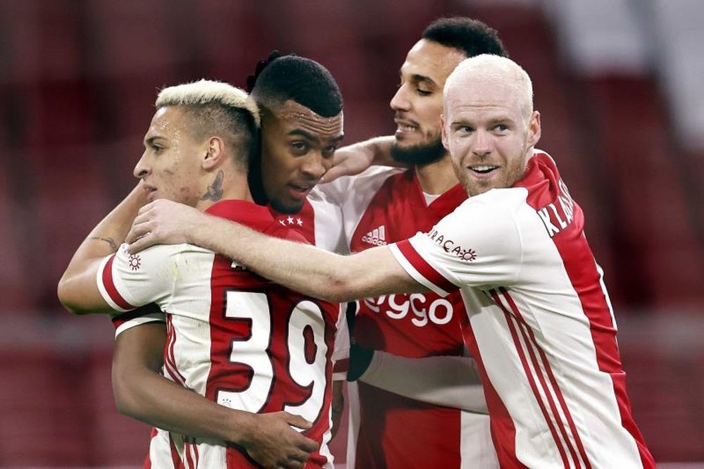 El Ajax ganó con un gol de Gravenberch. EFE/Maurice van Steen