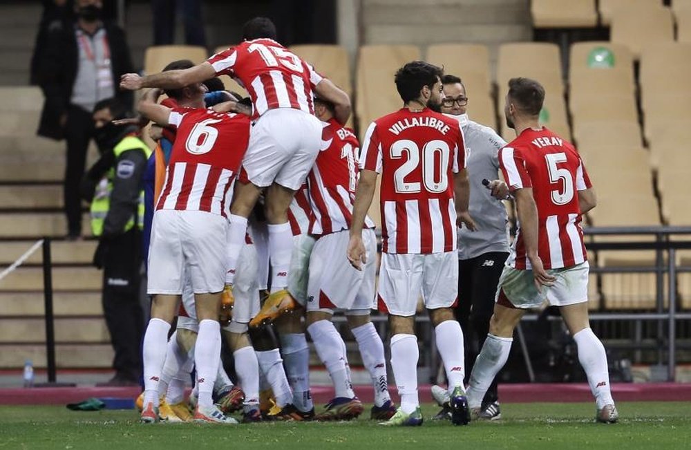 Alkorta félicite l'Athletic Bilbao pour sa victoire. EFE