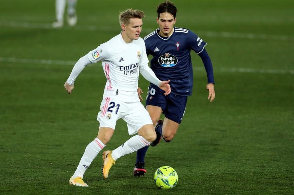 Odegaard já está em Londres para assinar com o Arsenal. EFE / Emilio Naranjo