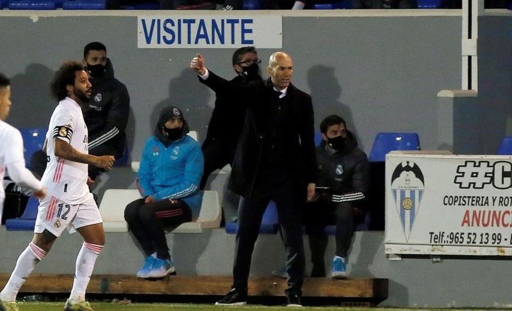 Zidane ya piensa en la reacción, pero está pendiente de Ramos y Carvajal. EFE