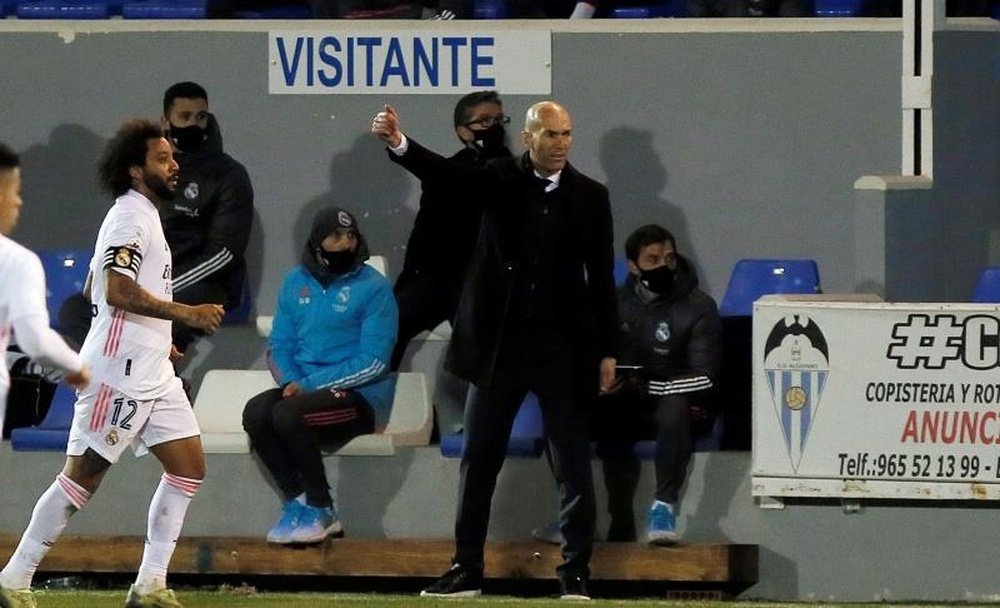 Zinedine Zidane will not be sacked before the summer. EFE