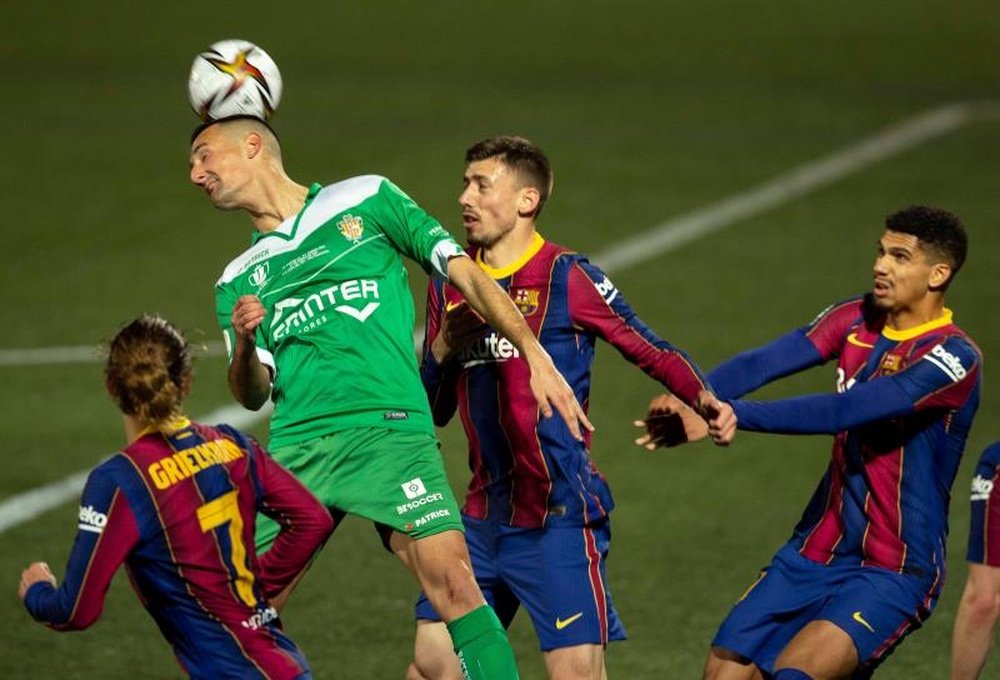 El Cornellà está luchando por la Primera División RFEF. EFE