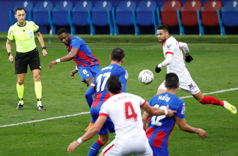 El Sevilla venció con claridad al Eibar