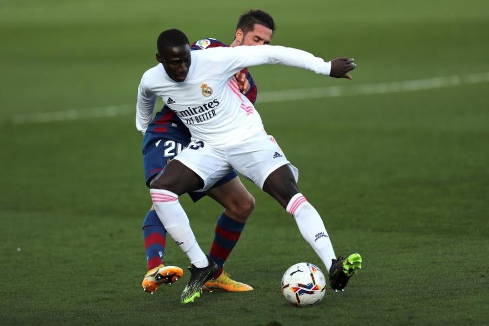 Mendy e uma grande marca como merengue. EFE/Kiko Huesca