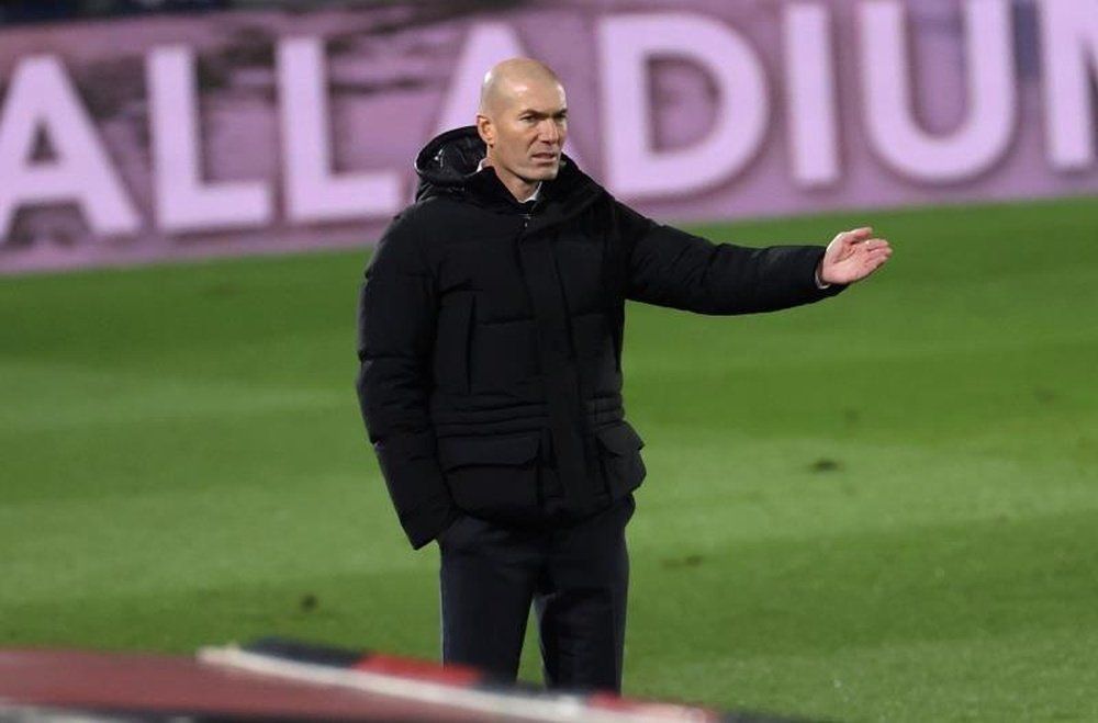 Zidane elogiou o elenco depois da vira sobre o Huesca. EFE/JuanJo Martín