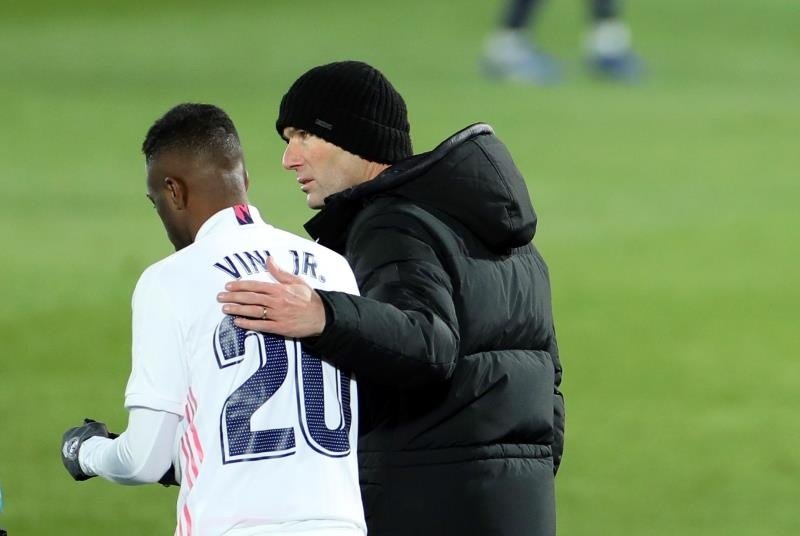Vinicius llamó a Zidane por el incidente del móvil. EFE