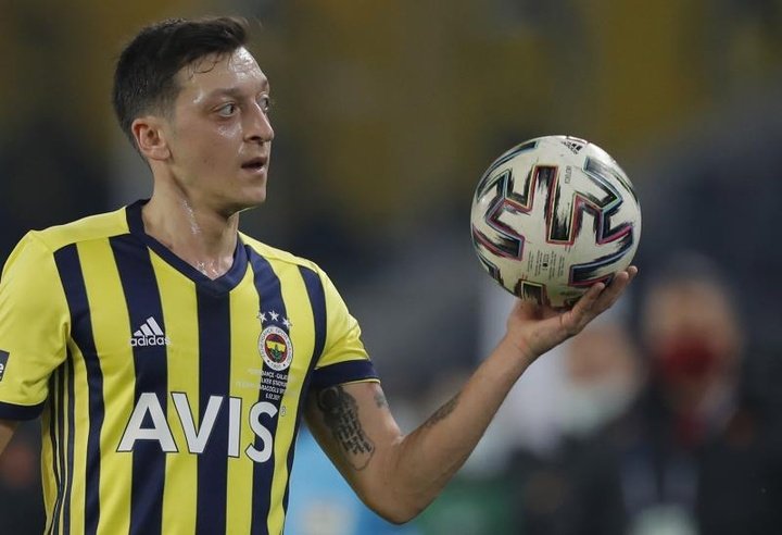 Özil no carbura: su Fenerbahçe perdió el 'Clásico' en casa