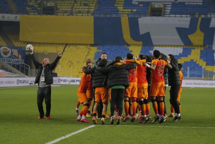 Le Galatasaray l'emporte face au Fenerbahçe de Mesut Özil