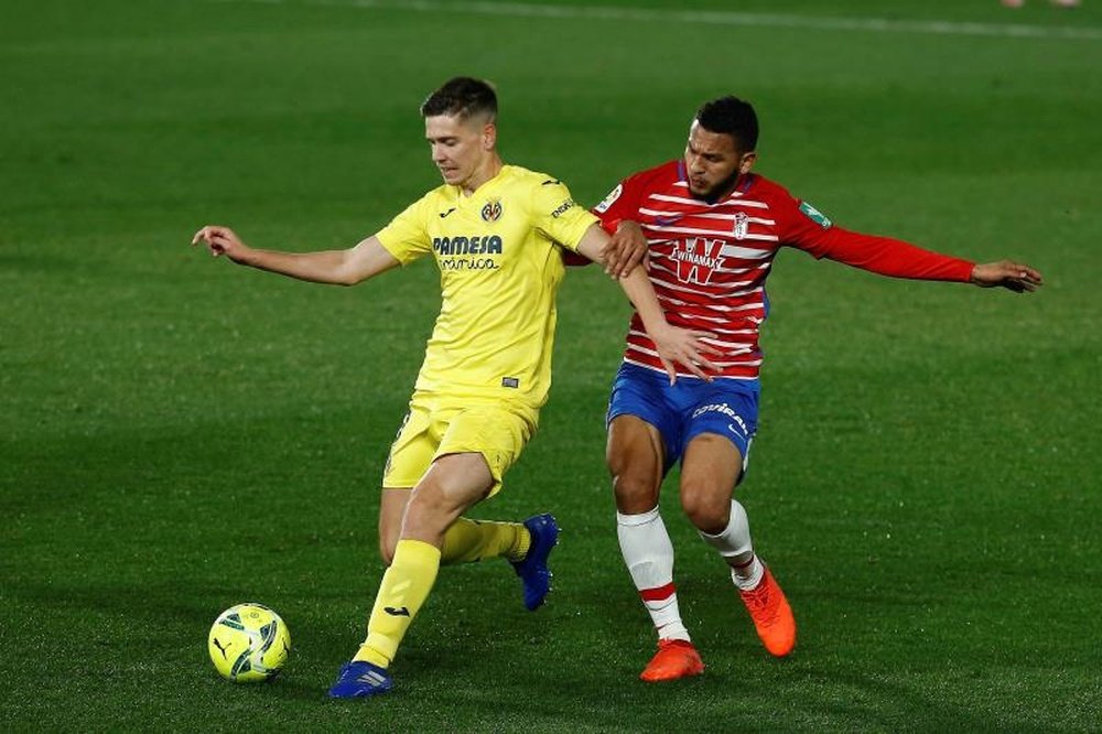 Juan Foyth (L) is wanted by Barcelona. EFE