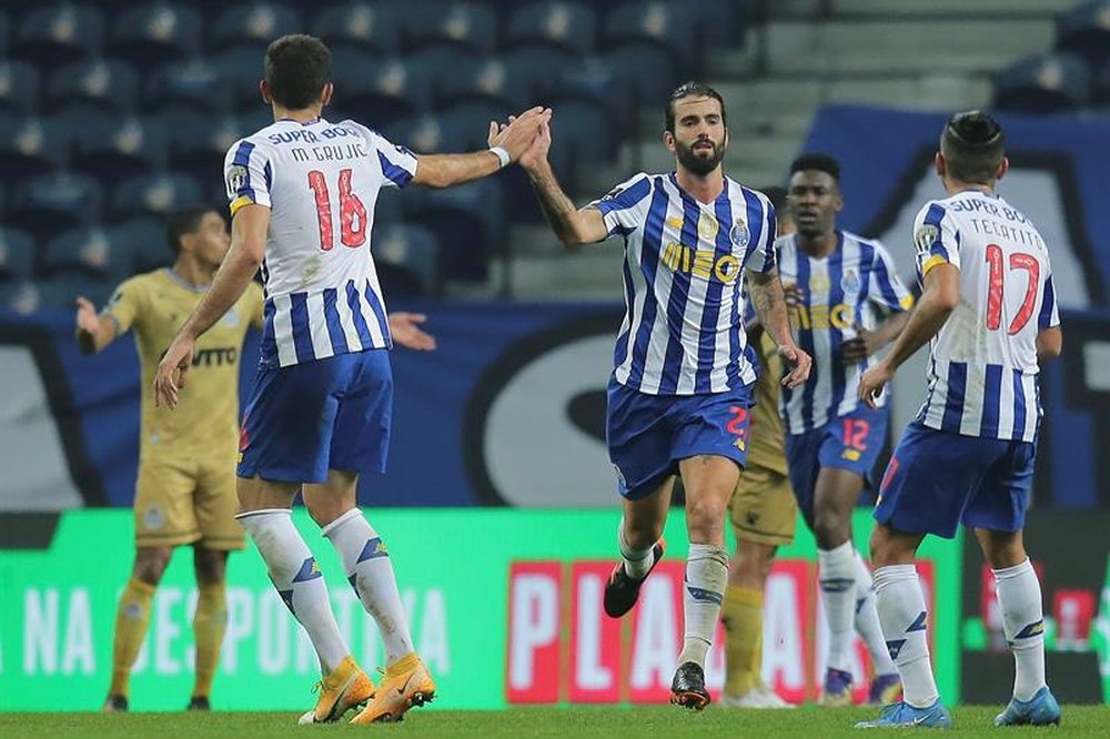 El Oporto ganó por 2-0 al Lille. EFE