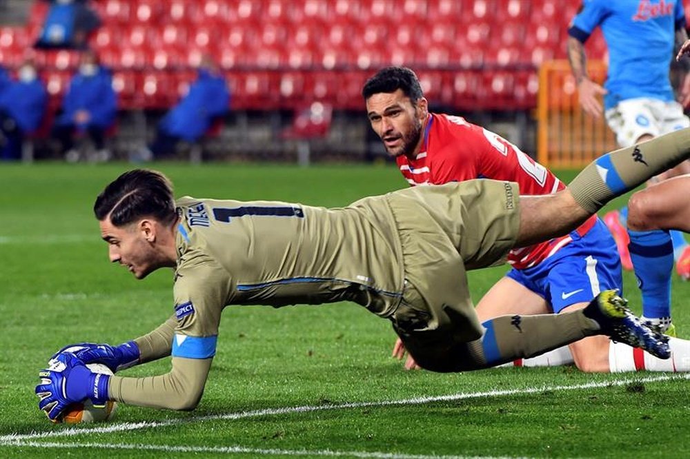 Alex Meret is likely to join Tottenham from Napoli. EFE