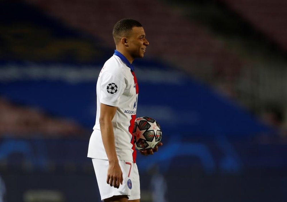 French Sports Minister asks Mbappé to stay. EFE