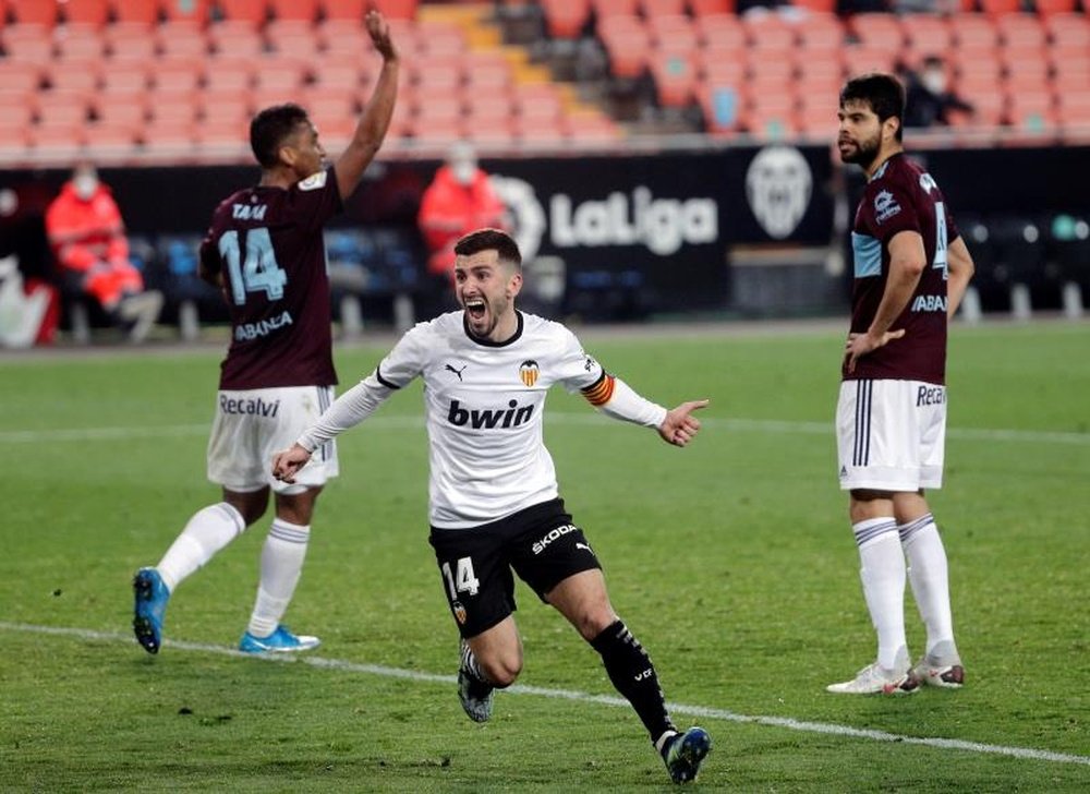 Gayà sauve Valence contre Alavés. EFE/Juan Carlos Cárdenas