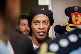 Ronaldinho entiende a Mbappé. EFE