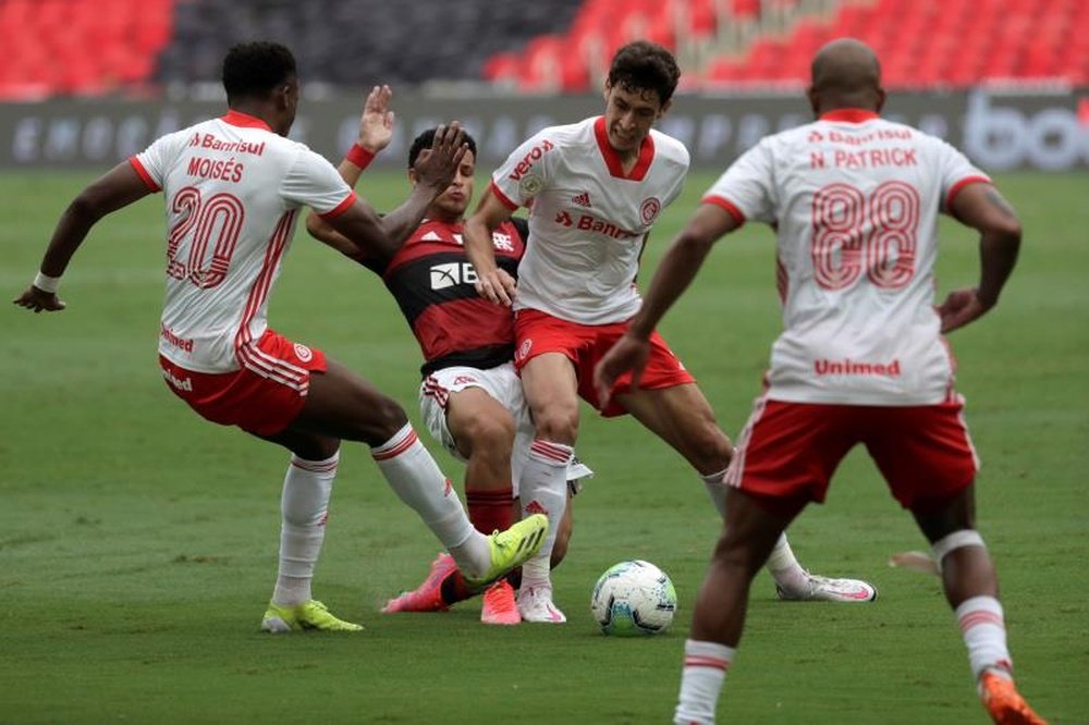 Joao Gomes juega en la posición de pivote defensivo. EFE