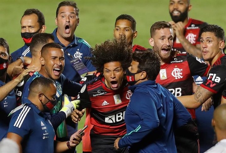 Flamengo estreia na Libertadores com virada na Argentina
