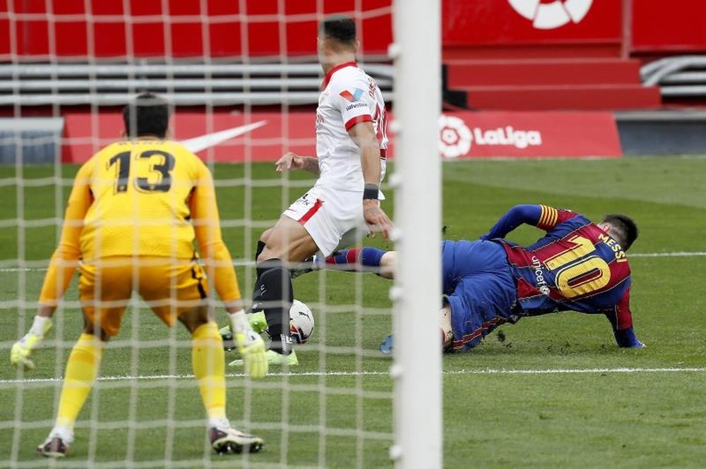 'COPE': Messi la tuvo con Monchi tras el Barça-Sevilla. EFE