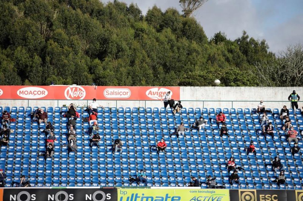 Santa Clara e Paços de Ferreira jogaram com torcida no Estádio de São Miguel. EFE/Liga Portugal