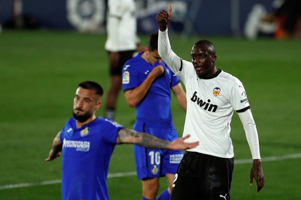 Mouctar Diakhaby (C) claimed he was racially abused v Cadiz. EFE