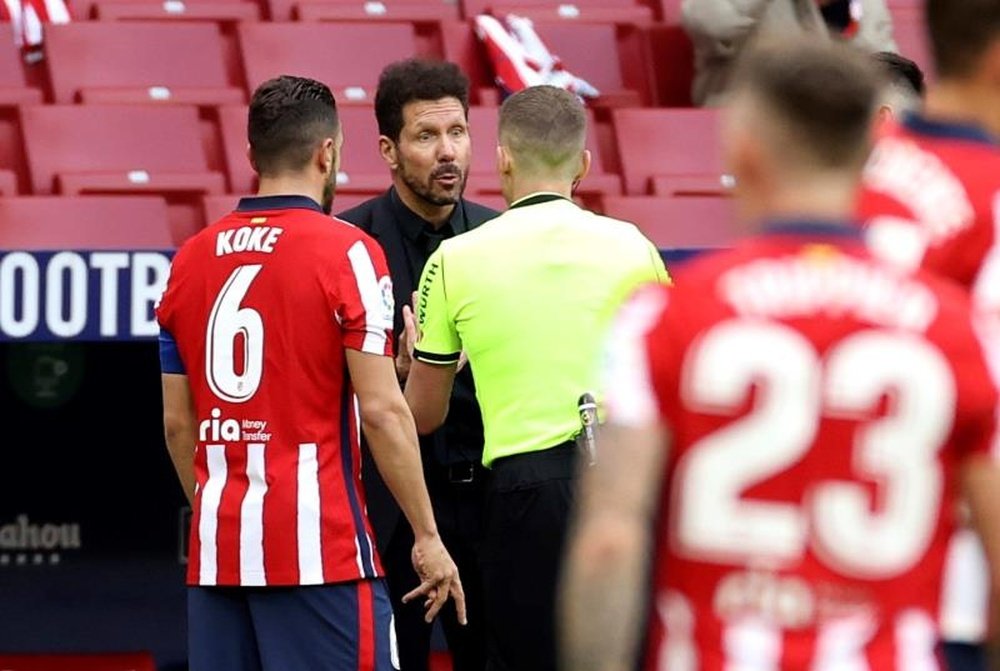 El Atlético, sorprendido por las críticas al árbitro tras el derbi. EFE