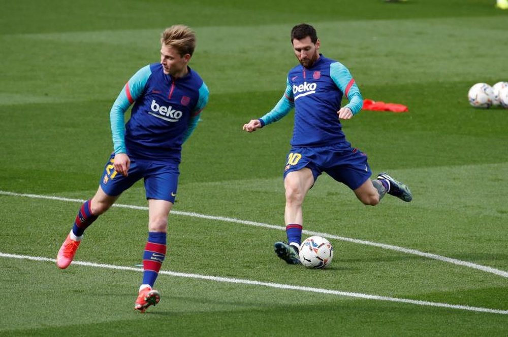 Messi y De Jong, dos funambulistas de la suspensión. EFE