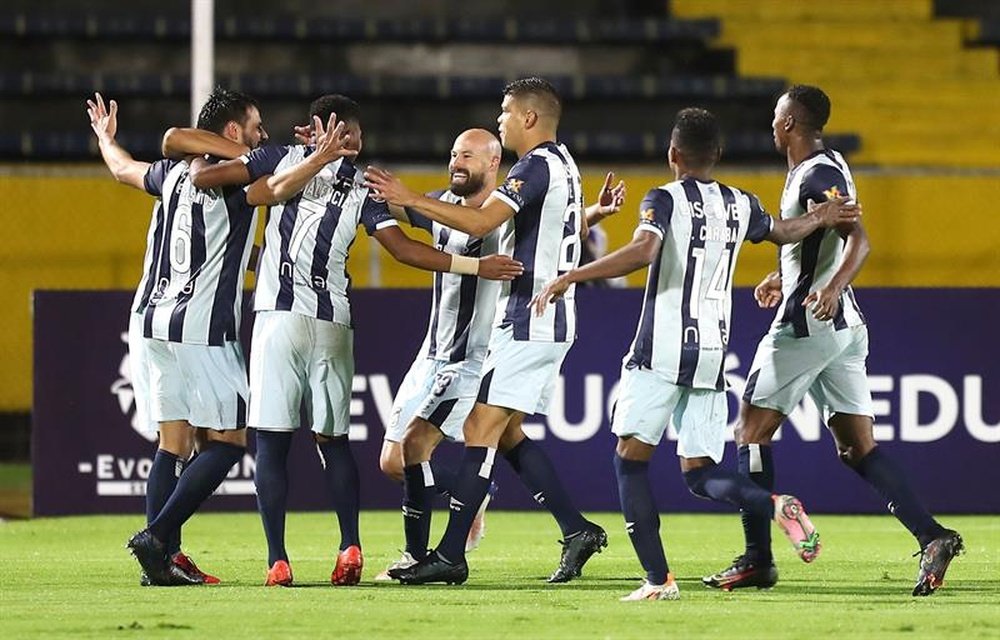 Los 'cruzados' tiran de orgullo, remontan y son supercampeones. Archivo/EFE