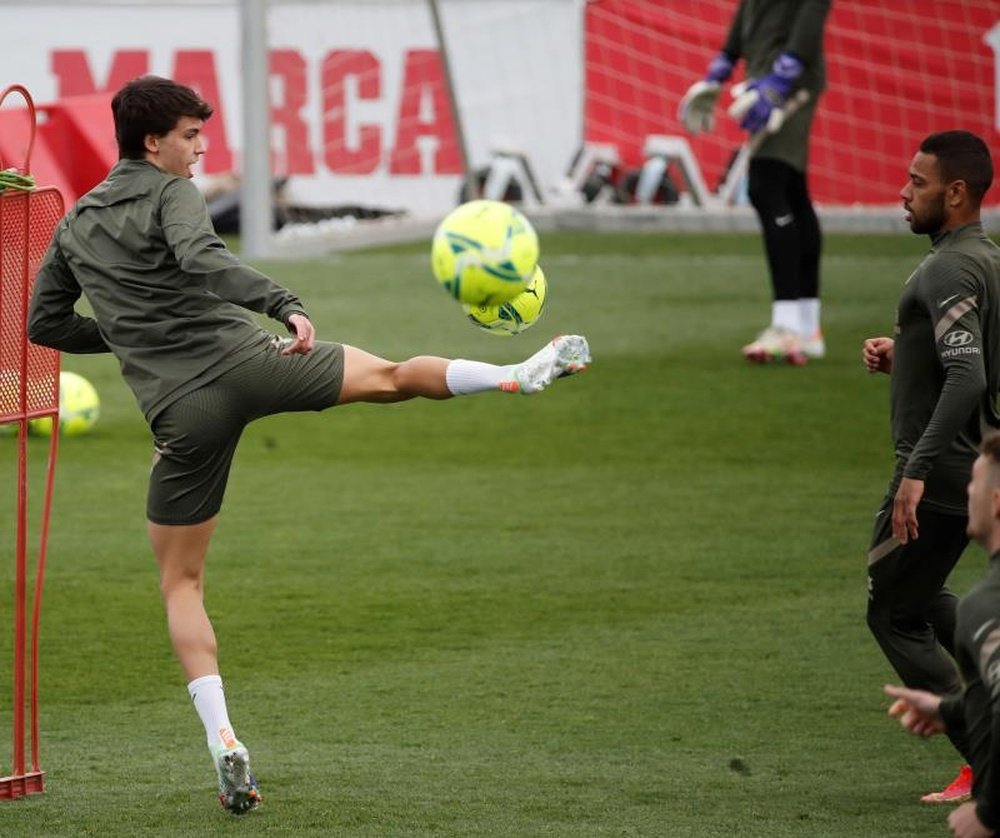 Joao Félix entrenó en su día libre. EFE