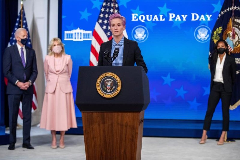 Non, Megan Rapinoe ne demande pas le même salaire que Messi. EFE