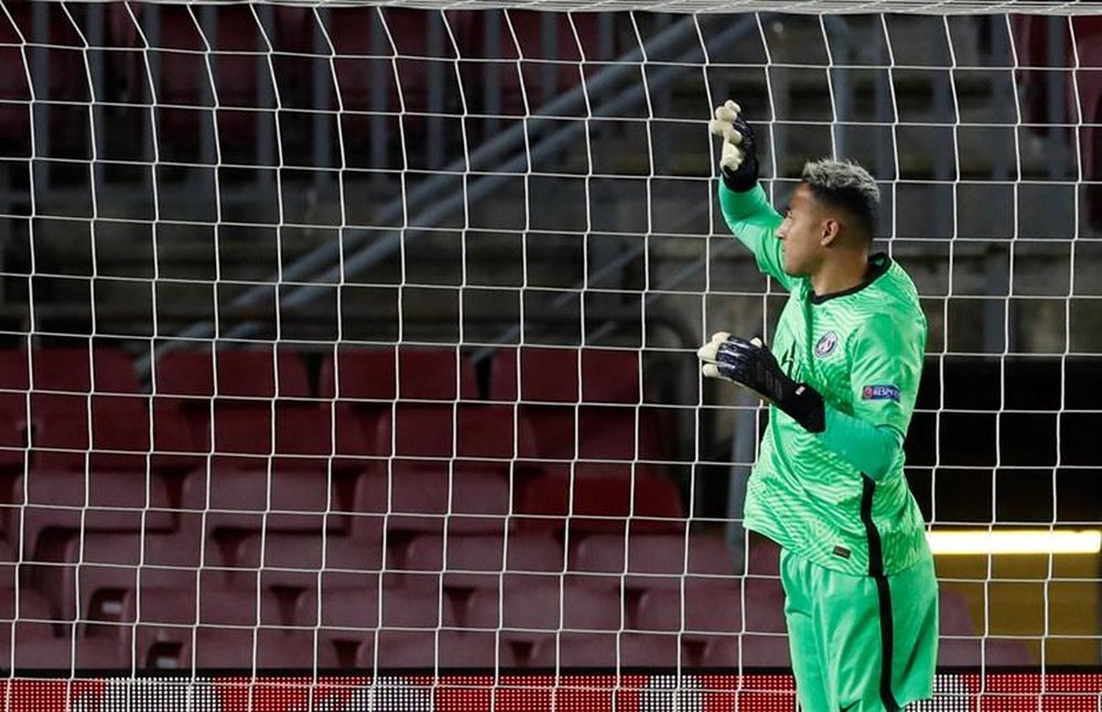 Keylor Navas was replaced at half-time. EFE