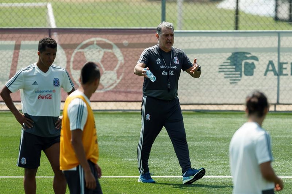 El Tata Martino analizó las opciones de México en la final. EFE