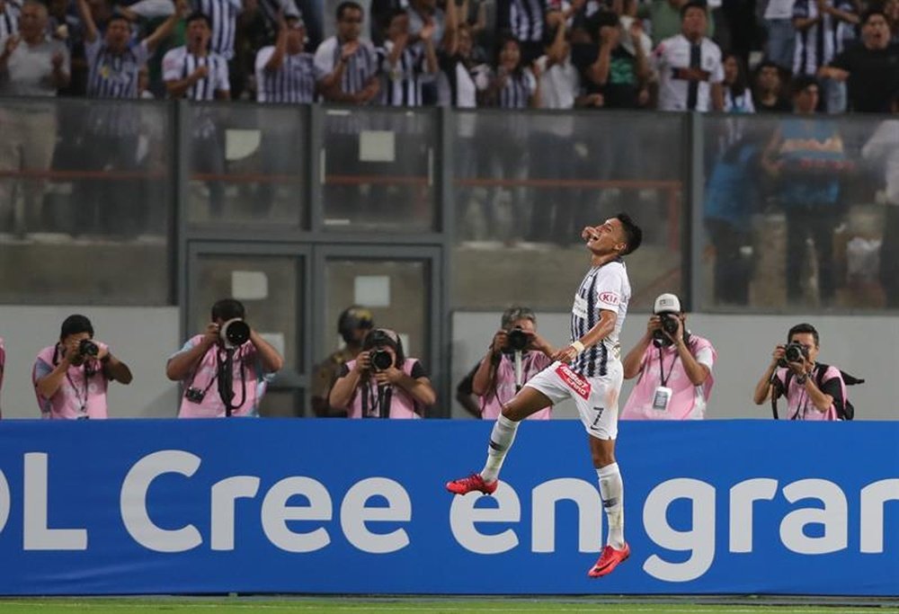 Alianza Lima, fuera de la Copa por un Segunda. EFE