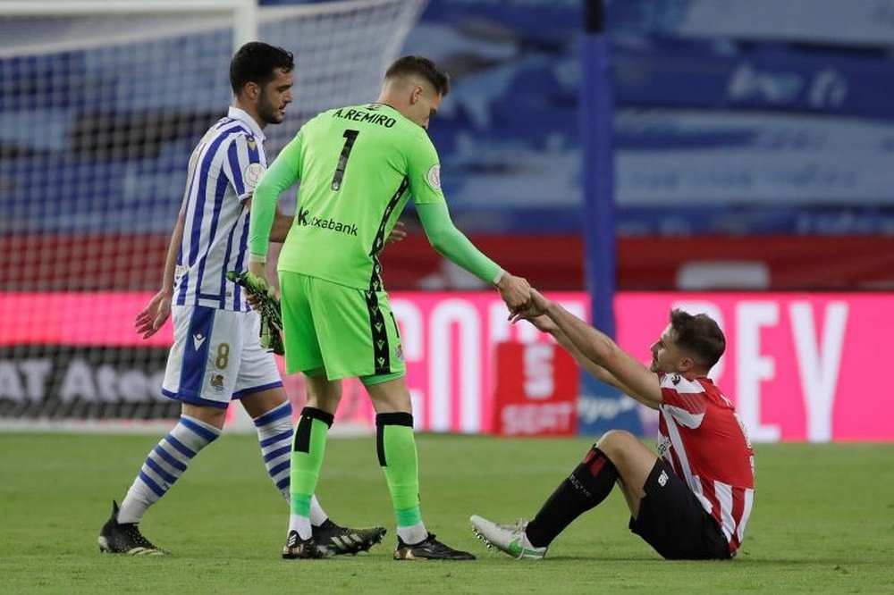 Mikel Merino jugó la final de Copa con una fractura en la vértebra. EFE