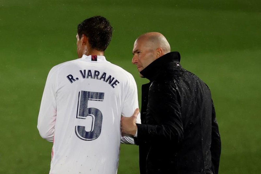 El futuro de Varane en el Madrid está en duda. EFE/Archivo