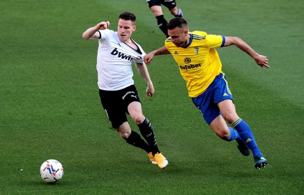 Valencia y Cádiz, como Osasuna, protestarán contra la Superliga. EFE