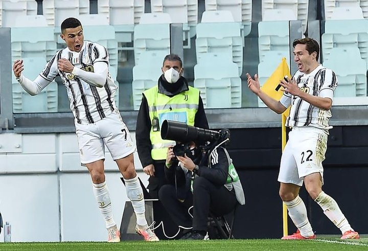 Juventus derrota o Napoli em confronto direto por vaga na Champions