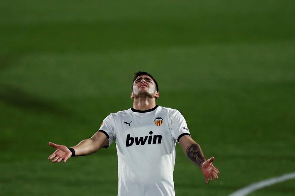 El Valencia declina los 8 millones por Maxi Gómez. EFE