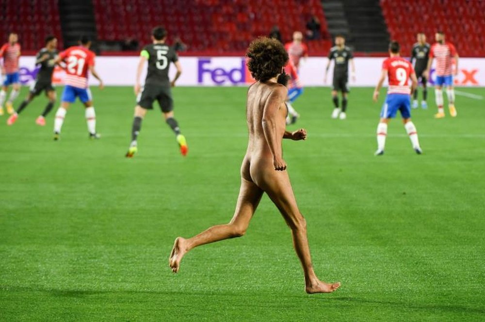 A man ran onto the pitch during Man Utd's game at Granada. EFE