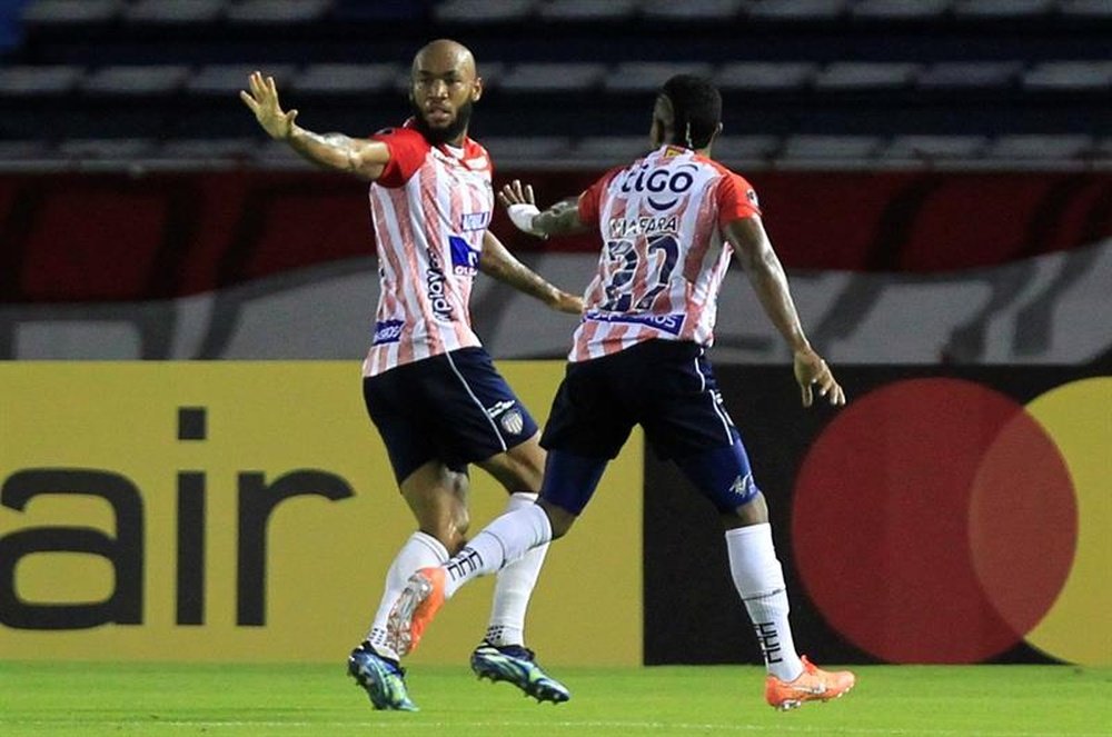 Junior consiguió una importante ventaja ante Santa Fe. EFE