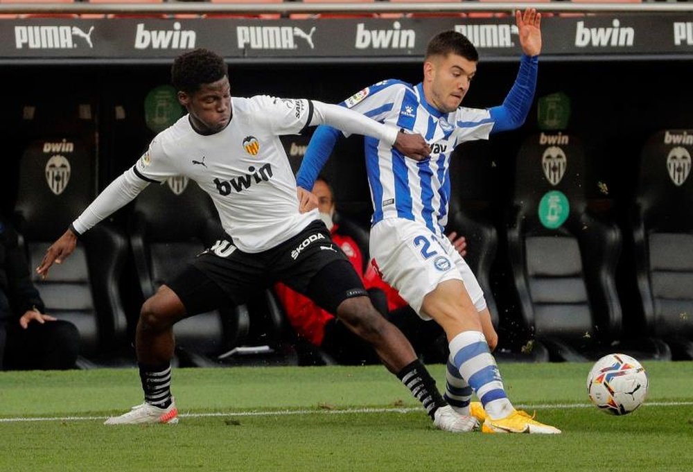 El análisis de los protagonistas tras el Valencia-Alavés. EFE/Juan carlos Cárdenas