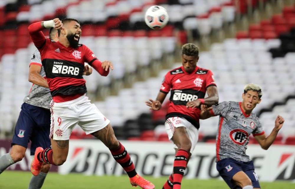 Flamengo no tiene piedad de Unión La Calera. EFE