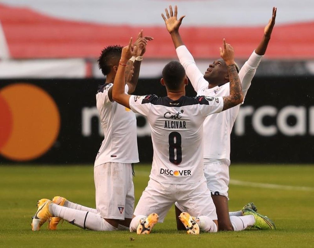 Vélez y Liga de Quito, cara a cara. EFE