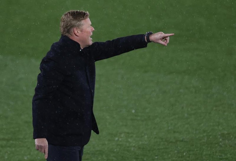 Ronald Koeman was very, very harshly sent off against Granada. EFE