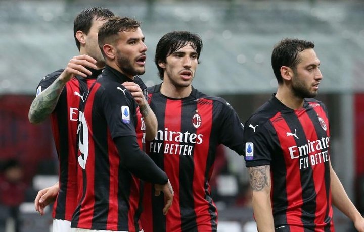 Milan vence e mantém sua vaga na Champions