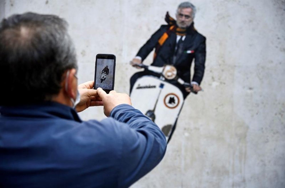 Uma pintura para imortalizar José Mourinho na Roma. EFE/ Riccardo Antimiani
