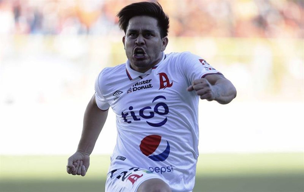 Alianza y FAS parten como favoritos en El Salvador. EFE